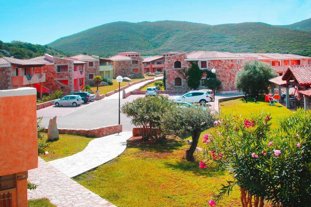 Le Corti Di Marinella Aparthotel มาริเนลลา ภายนอก รูปภาพ