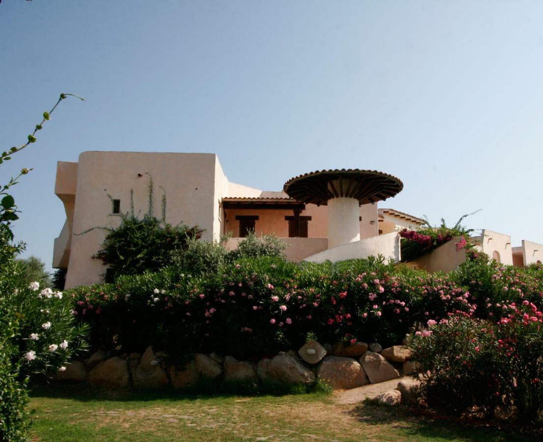Le Corti Di Marinella Aparthotel มาริเนลลา ภายนอก รูปภาพ