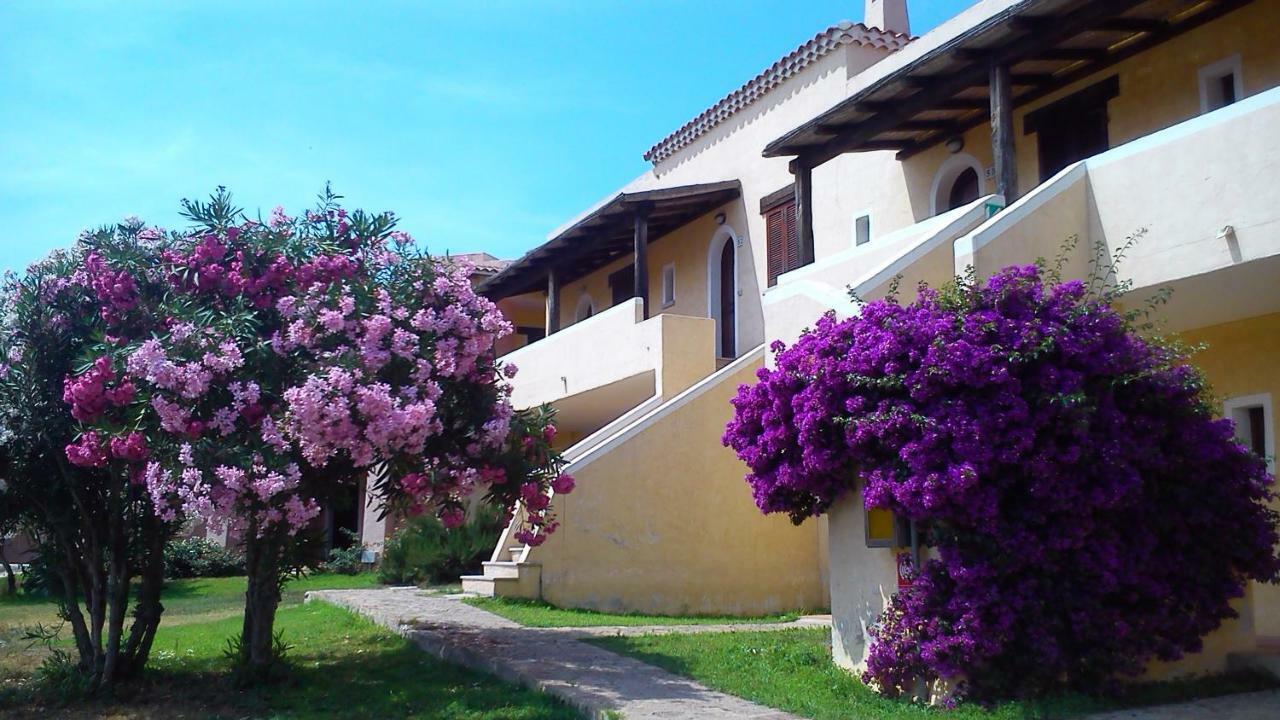 Le Corti Di Marinella Aparthotel มาริเนลลา ภายนอก รูปภาพ